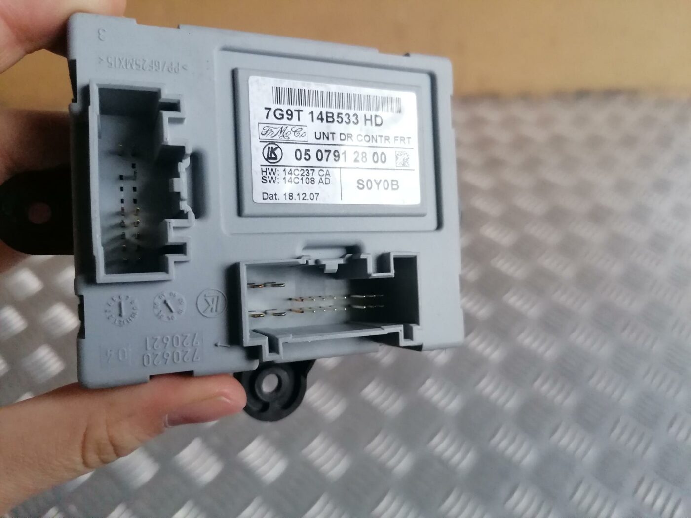 Priekšējo labo durvju vadības bloks priekš FORD MONDEO 2007 3 Priekšējo labo durvju vadības bloks priekš FORD MONDEO 2007