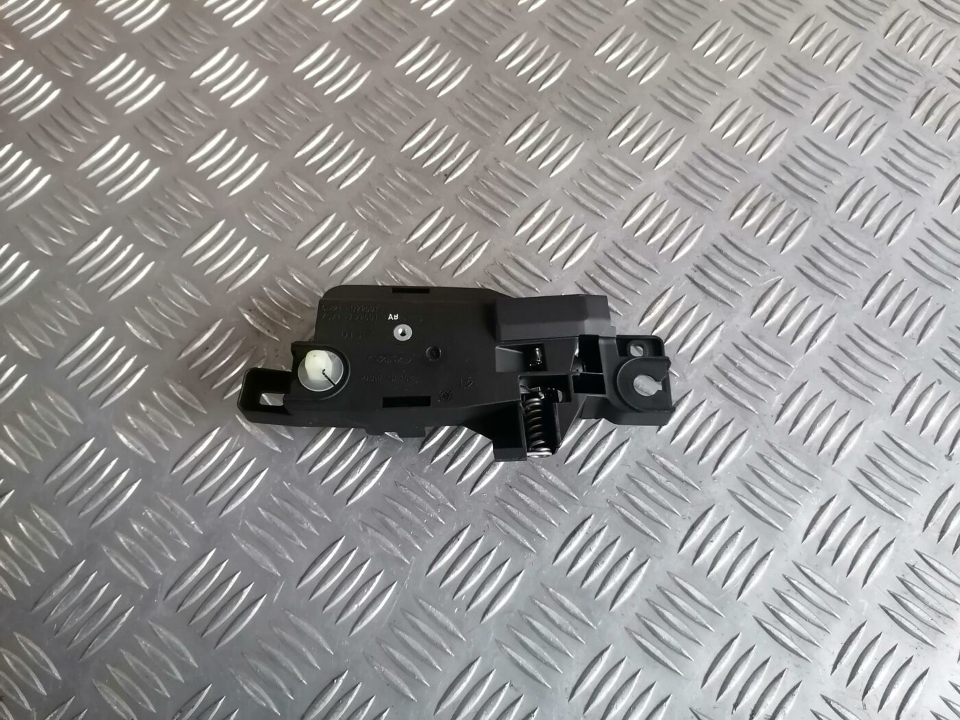 Salona durvju rokturis, priekšējais kreisais priekš FORD MONDEO 2007 2 Salona durvju rokturis, priekšējais kreisais priekš FORD MONDEO 2007