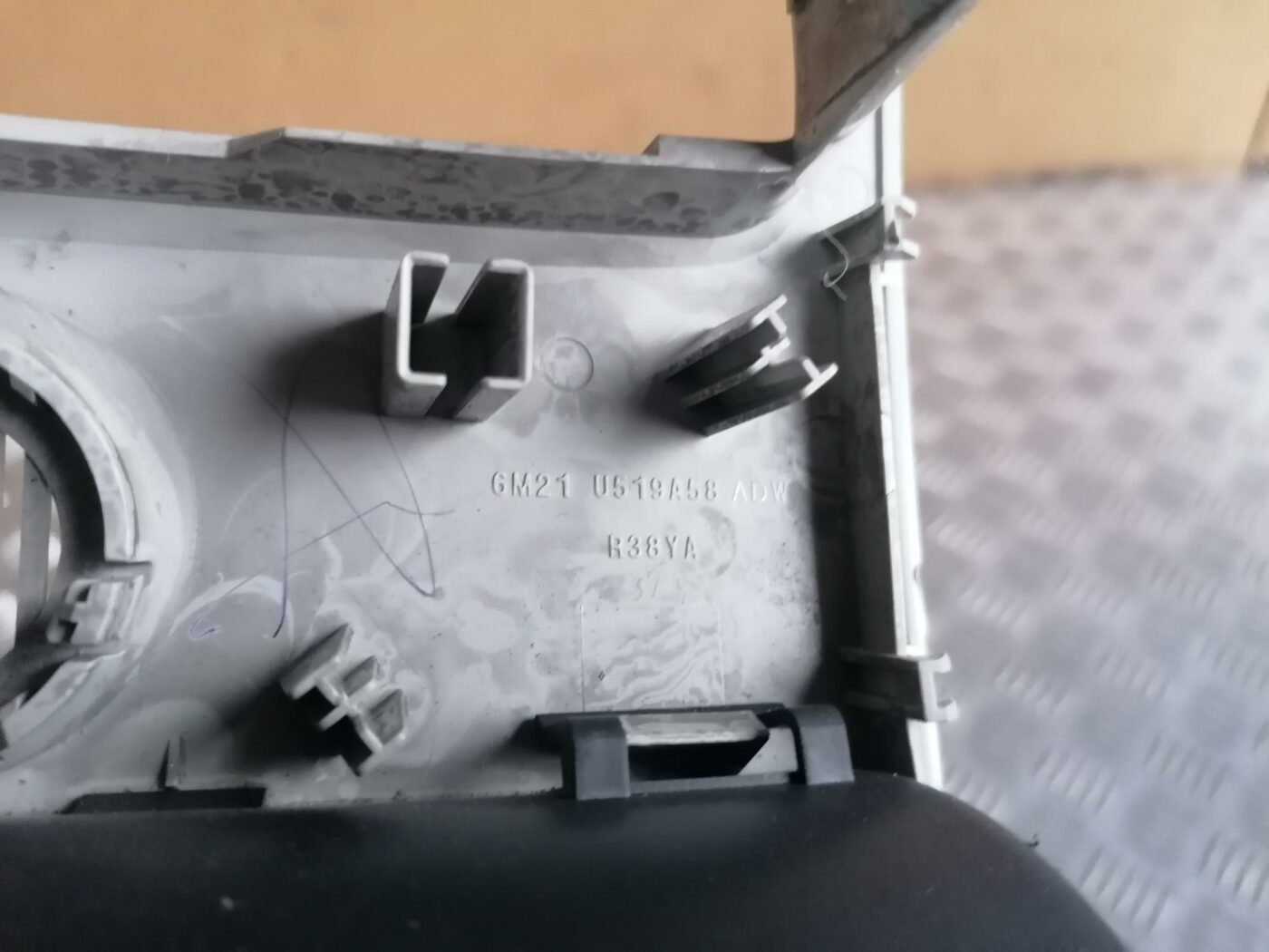 Griestu uzlika priekš FORD MONDEO 2007 3 Griestu uzlika priekš FORD MONDEO 2007