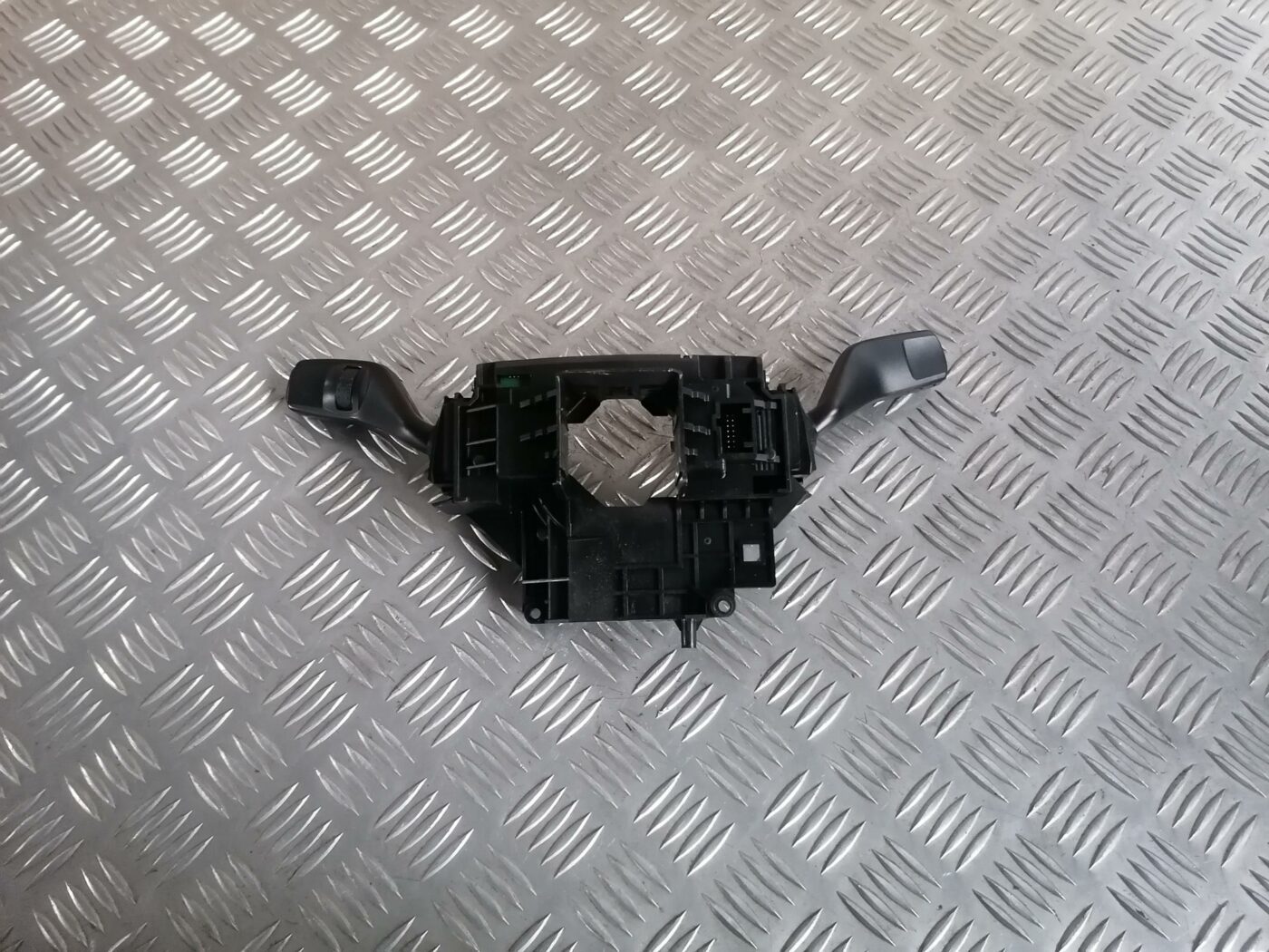 Stūres statnes slēdzis priekš FORD MONDEO 2007 2 Stūres statnes slēdzis priekš FORD MONDEO 2007