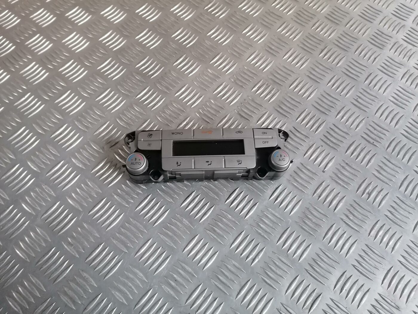 Klimata kontroles bloks priekš FORD MONDEO 2007 1 Klimata kontroles bloks priekš FORD MONDEO 2007