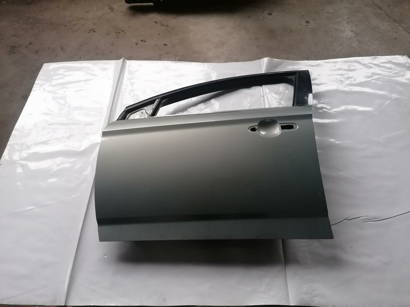 Priekšējās kreisās durvis priekš FORD MONDEO 2007 1 Priekšējās kreisās durvis priekš FORD MONDEO 2007