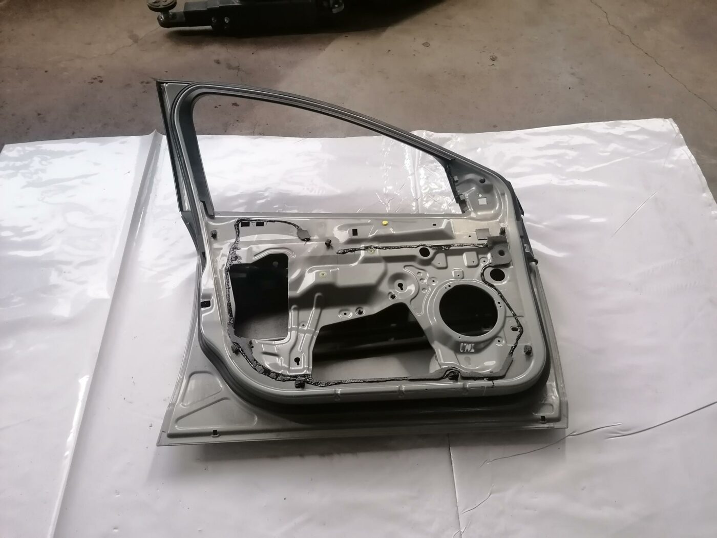 Priekšējās kreisās durvis priekš FORD MONDEO 2007 2 Priekšējās kreisās durvis priekš FORD MONDEO 2007