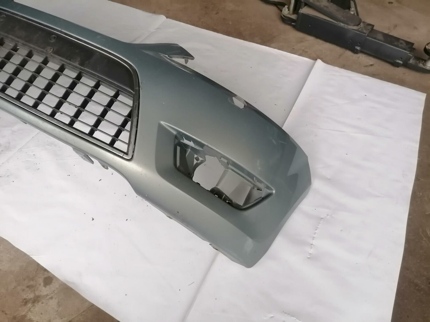 Priekšējais buferis priekš FORD MONDEO 2007 2 Priekšējais buferis priekš FORD MONDEO 2007