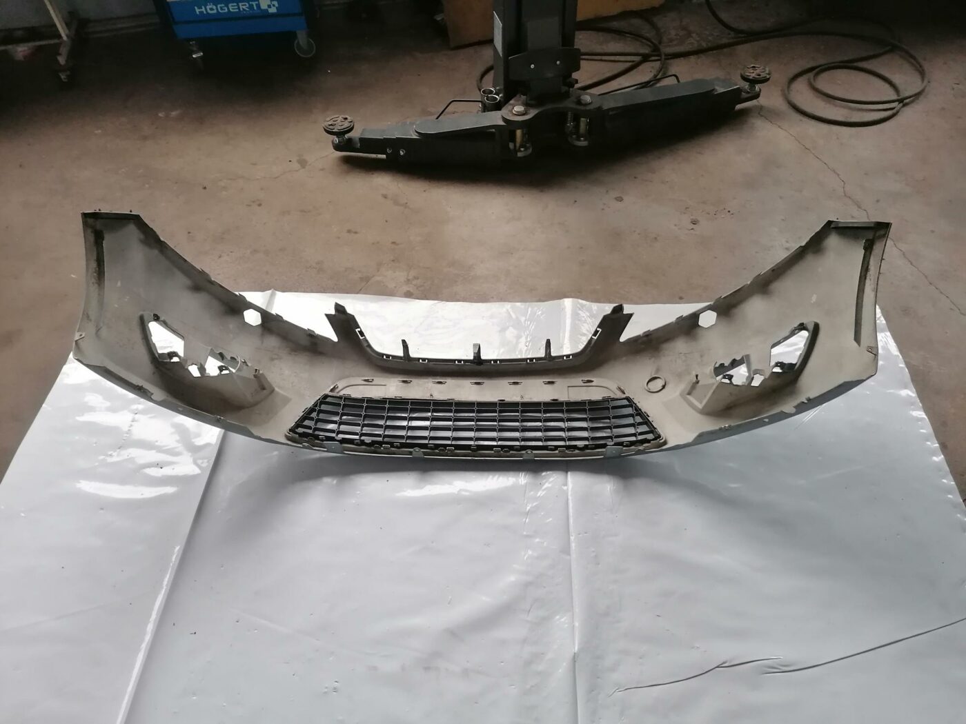 Priekšējais buferis priekš FORD MONDEO 2007 8 Priekšējais buferis priekš FORD MONDEO 2007