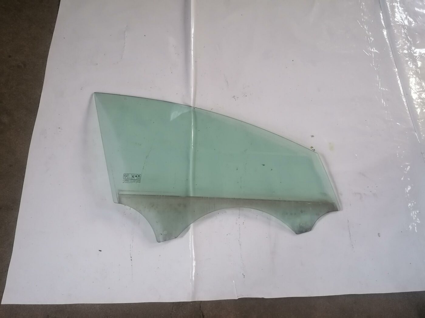 Priekšējo labo durvju stikls priekš FORD MONDEO 2007 1 Priekšējo labo durvju stikls priekš FORD MONDEO 2007