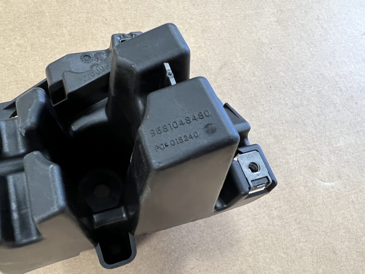 Aizmugurējā spārna un bufera stiprinājums priekš CITROEN C5 2008-2016 9681048480 6 Aizmugurējā spārna un bufera stiprinājums priekš CITROEN C5 2008-2016 9681048480