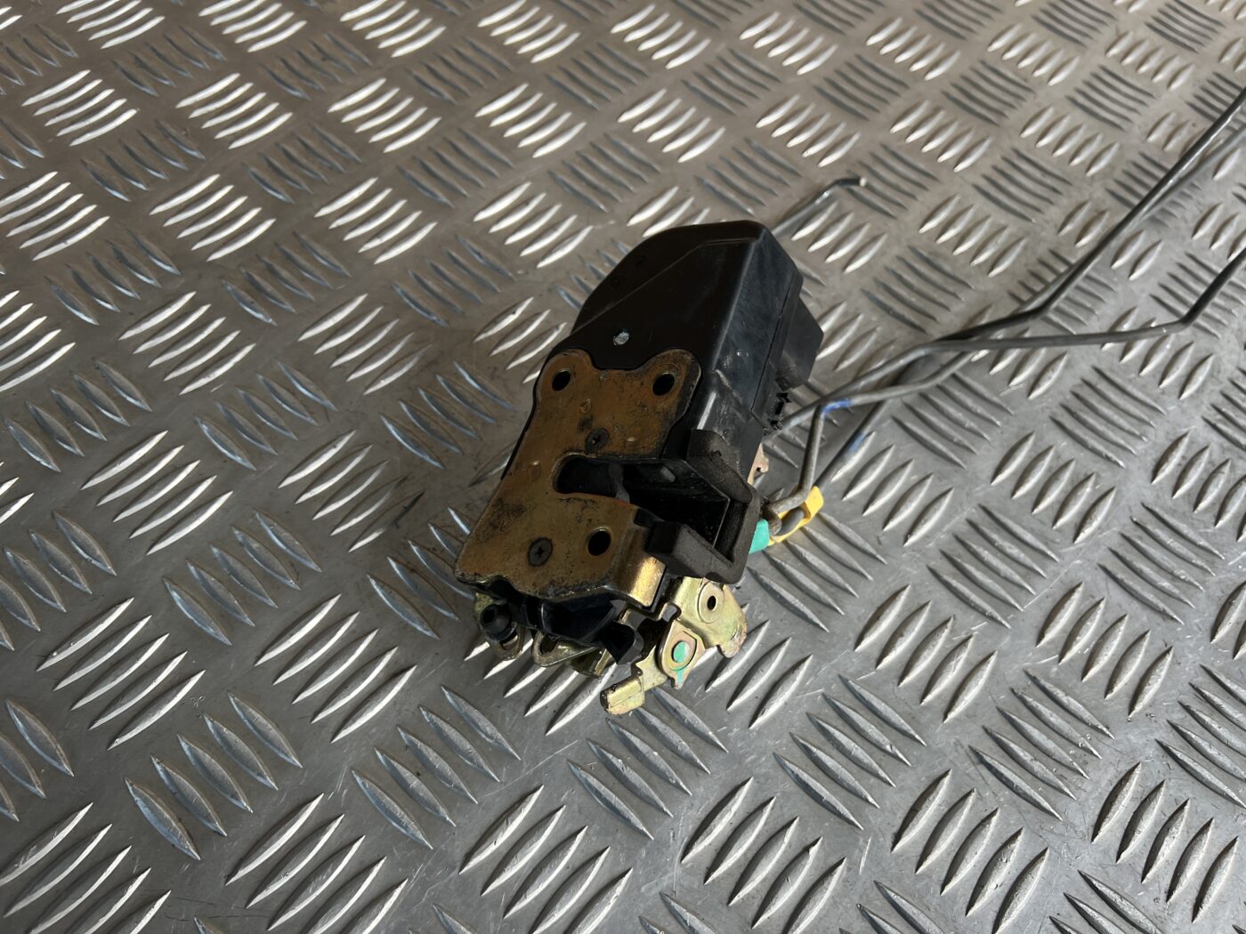 Priekšējo kreiso durvju slēdzene priekš CHRYSLER SEBRING 2006 3 Priekšējo kreiso durvju slēdzene priekš CHRYSLER SEBRING 2006