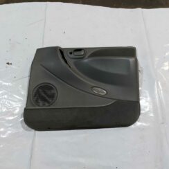 Priekšējo labo durvju apdare priekš CHRYSLER VOYAGER 2006