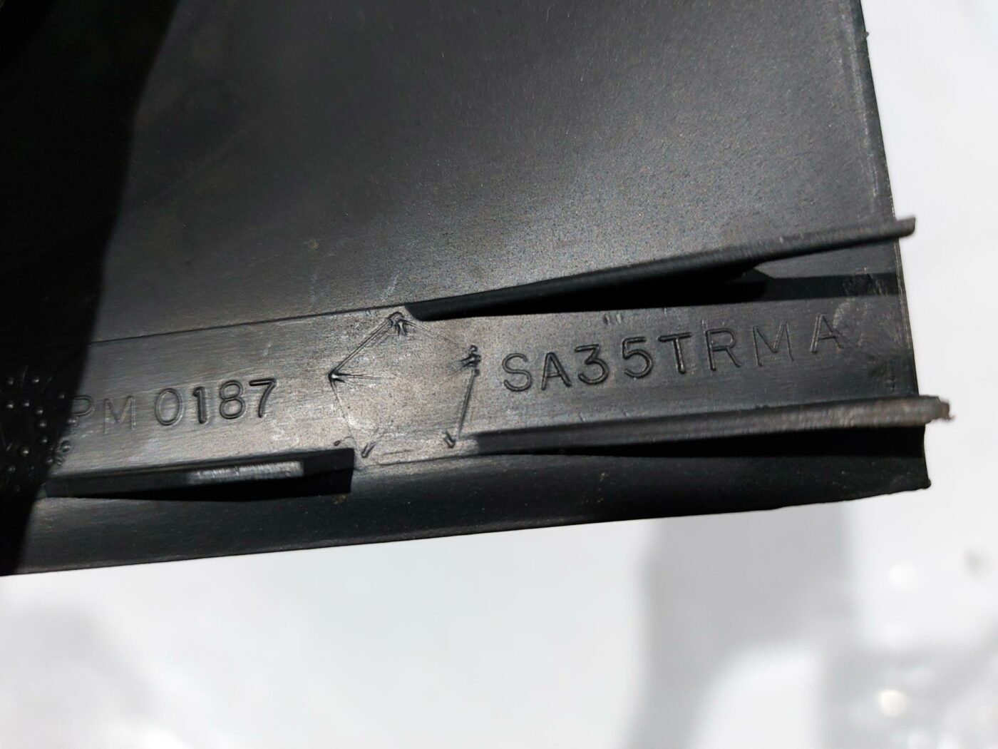 Stūres statnes putekļu aizsargs (salonā) priekš CHRYSLER VOYAGER 2006 3 Stūres statnes putekļu aizsargs (salonā) priekš CHRYSLER VOYAGER 2006