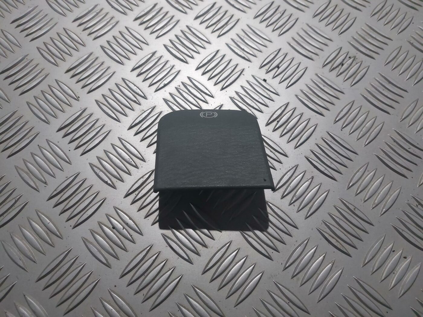 Stāvbremzes ieslēgšanas poga priekš CHRYSLER VOYAGER 2006 1 Stāvbremzes ieslēgšanas poga priekš CHRYSLER VOYAGER 2006