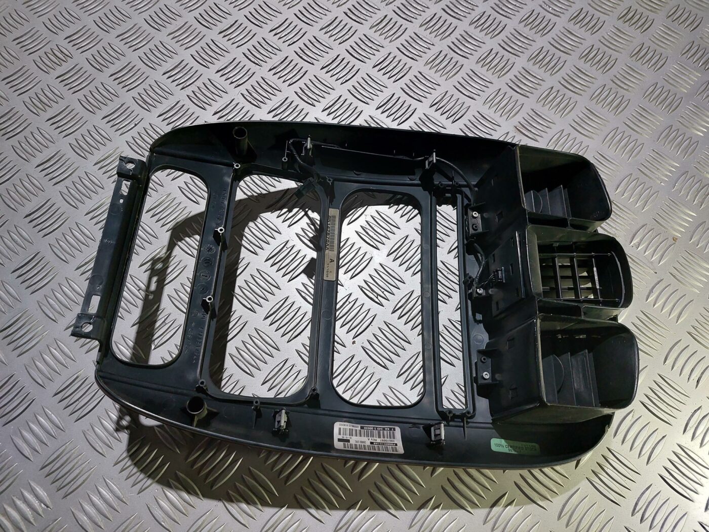 Mērinstrumentu paneļa dekoratīvais rāmis priekš CHRYSLER VOYAGER 2006 2 Mērinstrumentu paneļa dekoratīvais rāmis priekš CHRYSLER VOYAGER 2006