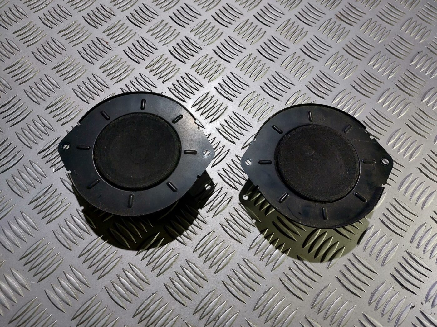 Mērinstrumentu paneļa skaļrunis priekš CHRYSLER VOYAGER 2006 1 Mērinstrumentu paneļa skaļrunis priekš CHRYSLER VOYAGER 2006