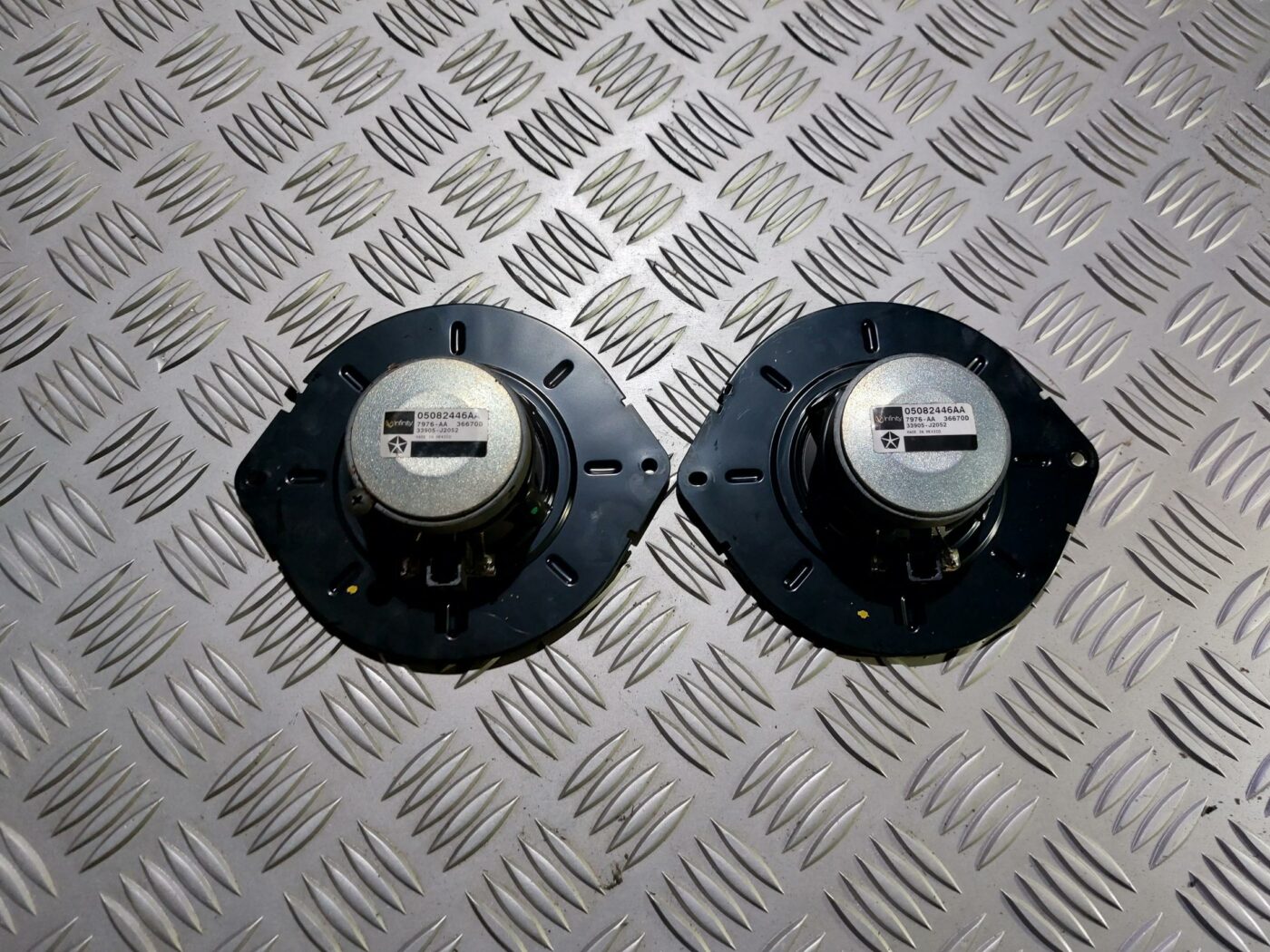 Mērinstrumentu paneļa skaļrunis priekš CHRYSLER VOYAGER 2006 2 Mērinstrumentu paneļa skaļrunis priekš CHRYSLER VOYAGER 2006