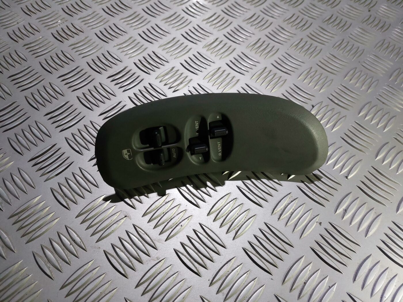 Šofera durvju slēdža pogas priekš CHRYSLER VOYAGER 2006 1 Šofera durvju slēdža pogas priekš CHRYSLER VOYAGER 2006