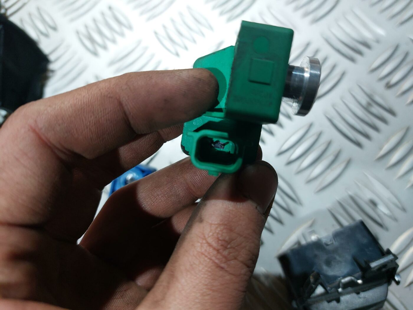 Drošības spilvena trieciensensors priekš RENAULT LAGUNA 2011 2 Drošības spilvena trieciensensors priekš RENAULT LAGUNA 2011