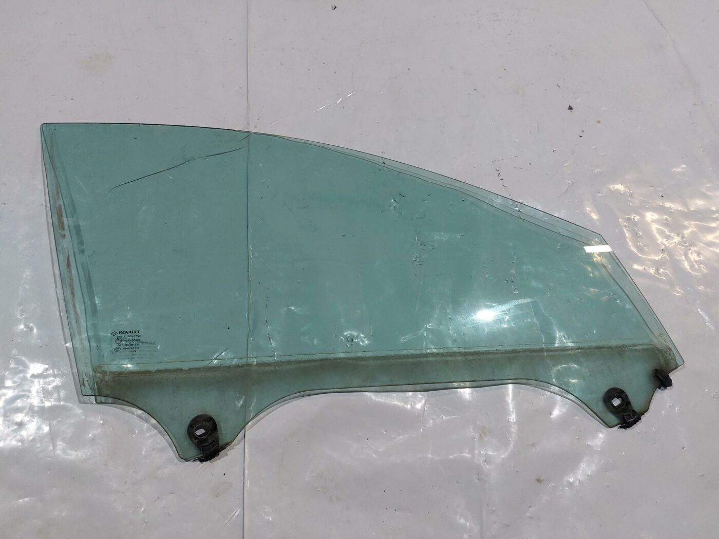 Priekšējo labo durvju stikls priekš RENAULT LAGUNA 2011 1 Priekšējo labo durvju stikls priekš RENAULT LAGUNA 2011