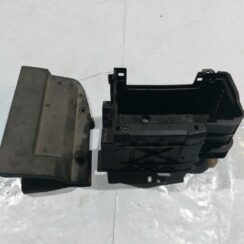 Akumulatora stiprināšanas korpuss priekš RENAULT LAGUNA 2011