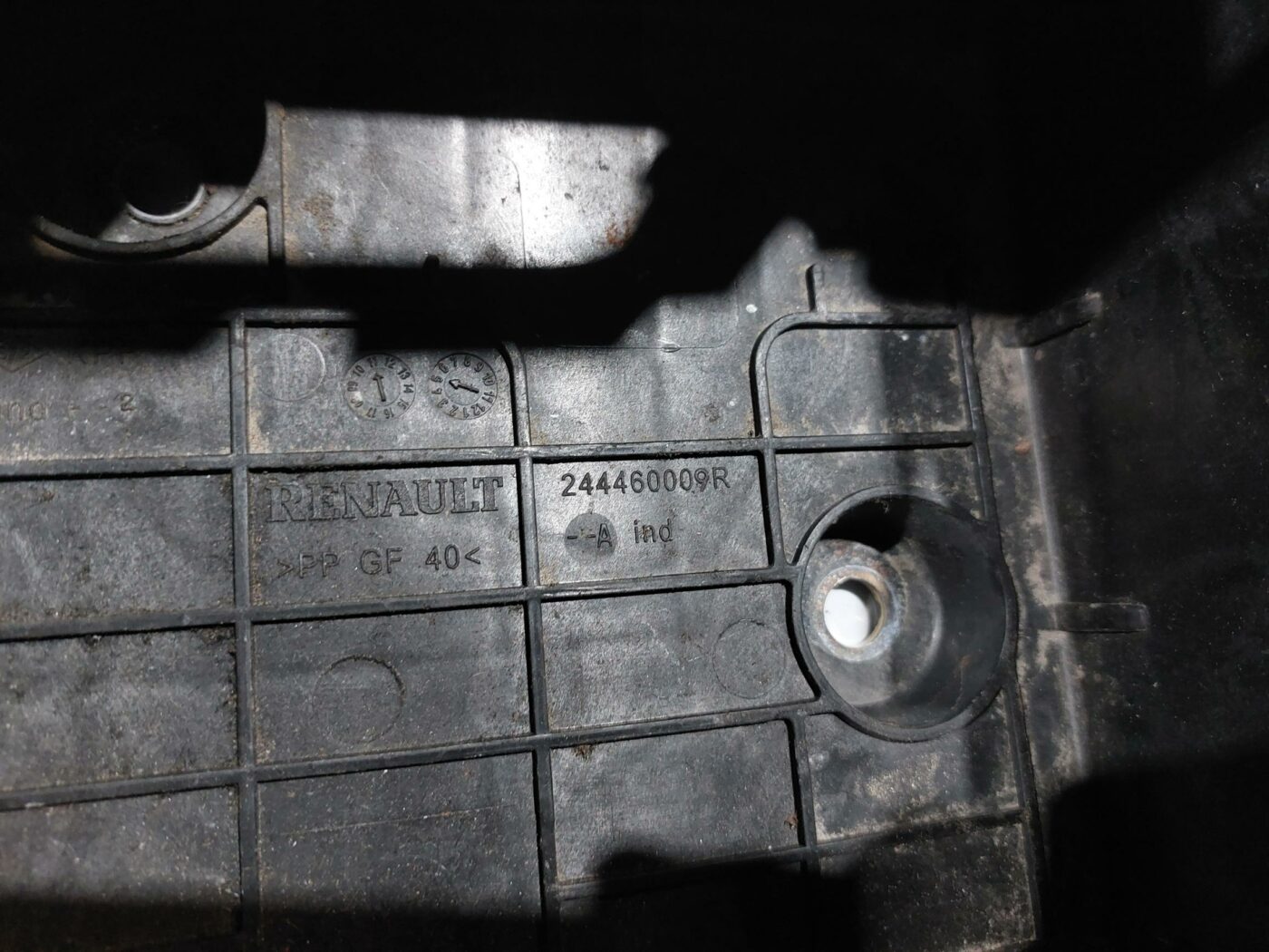 Akumulatora stiprināšanas korpuss priekš RENAULT LAGUNA 2011 3 Akumulatora stiprināšanas korpuss priekš RENAULT LAGUNA 2011