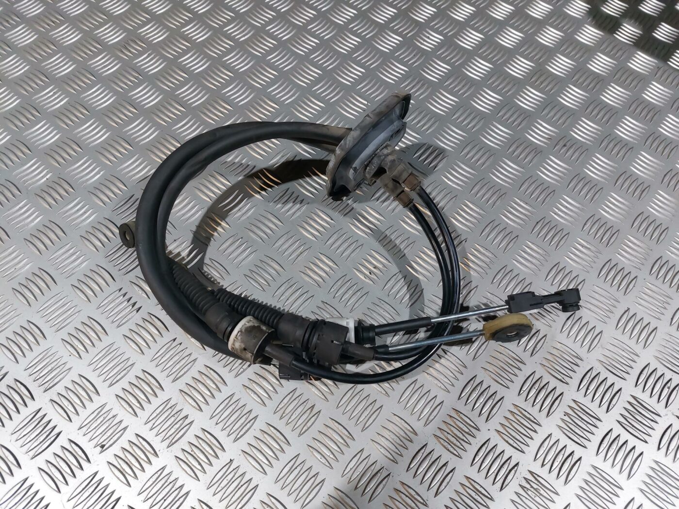 Pārnesumu pārslēgšanas mehānisma troses priekš RENAULT LAGUNA 2011 1 Pārnesumu pārslēgšanas mehānisma troses priekš RENAULT LAGUNA 2011