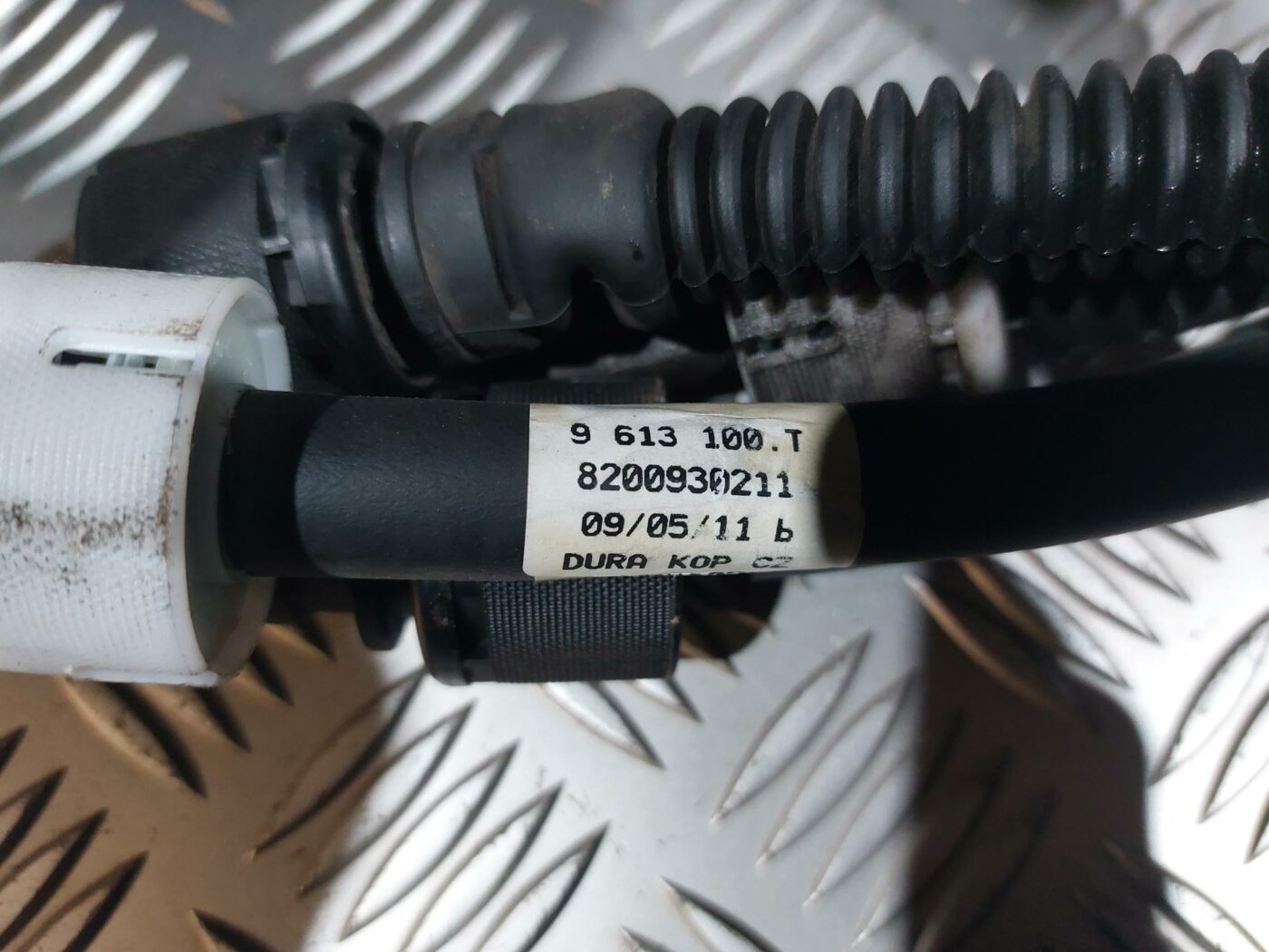 Pārnesumu pārslēgšanas mehānisma troses priekš RENAULT LAGUNA 2011 4 Pārnesumu pārslēgšanas mehānisma troses priekš RENAULT LAGUNA 2011