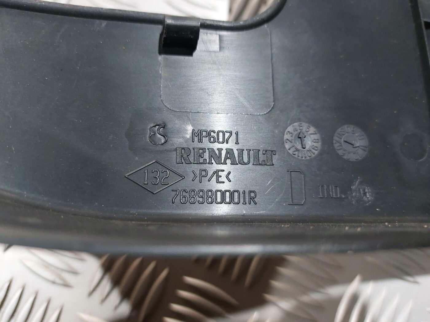 Sliekšņa aizmugurēja laba uzlika (salonā) priekš RENAULT LAGUNA 2011 3 Sliekšņa aizmugurēja laba uzlika (salonā) priekš RENAULT LAGUNA 2011