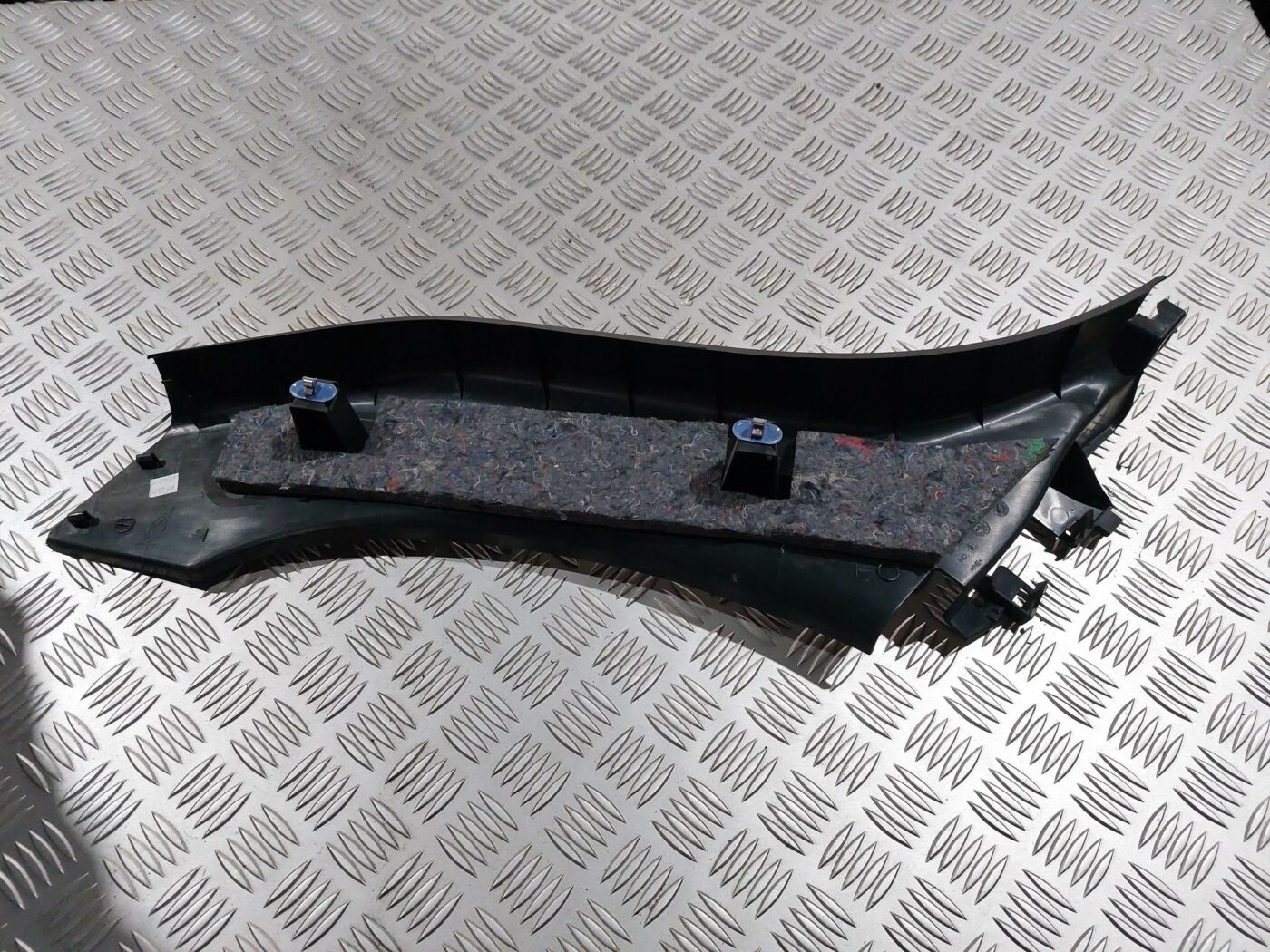 Sliekšņa aizmugurēja laba uzlika (salonā) priekš RENAULT LAGUNA 2011 2 Sliekšņa aizmugurēja laba uzlika (salonā) priekš RENAULT LAGUNA 2011