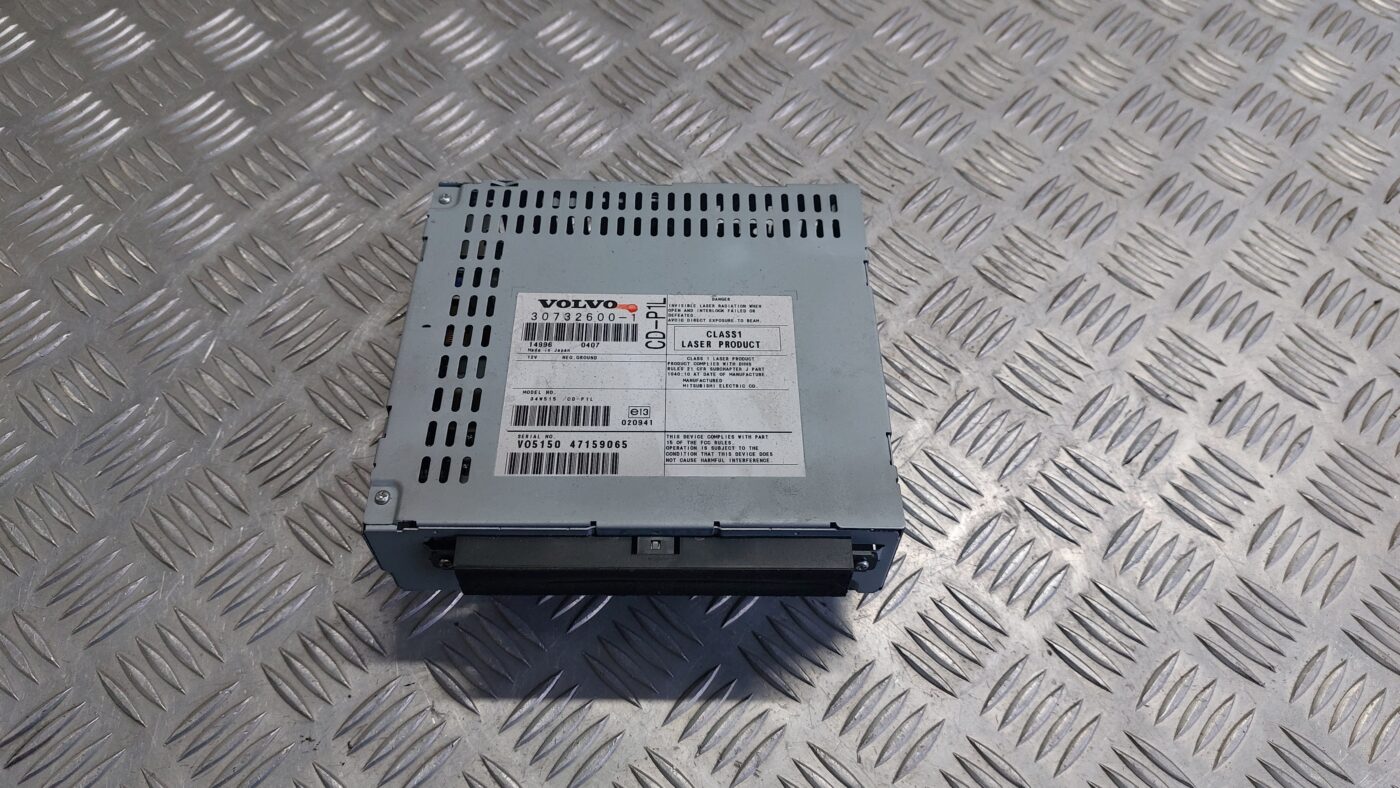 CD/DVD/Navigācijas bloks priekš VOLVO S40 2004 Black 1 CD/DVD/Navigācijas bloks priekš VOLVO S40 2004 Black