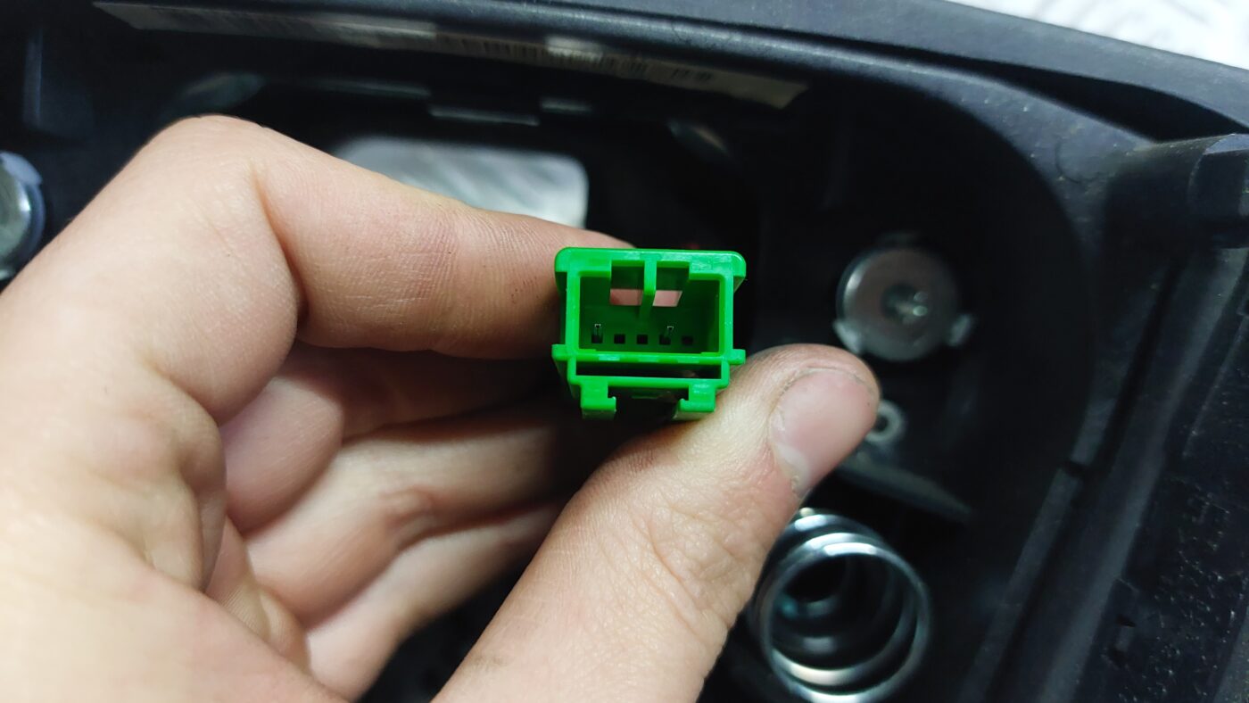 Stūre priekš VOLVO S40 2004 Black 3 Stūre priekš VOLVO S40 2004 Black