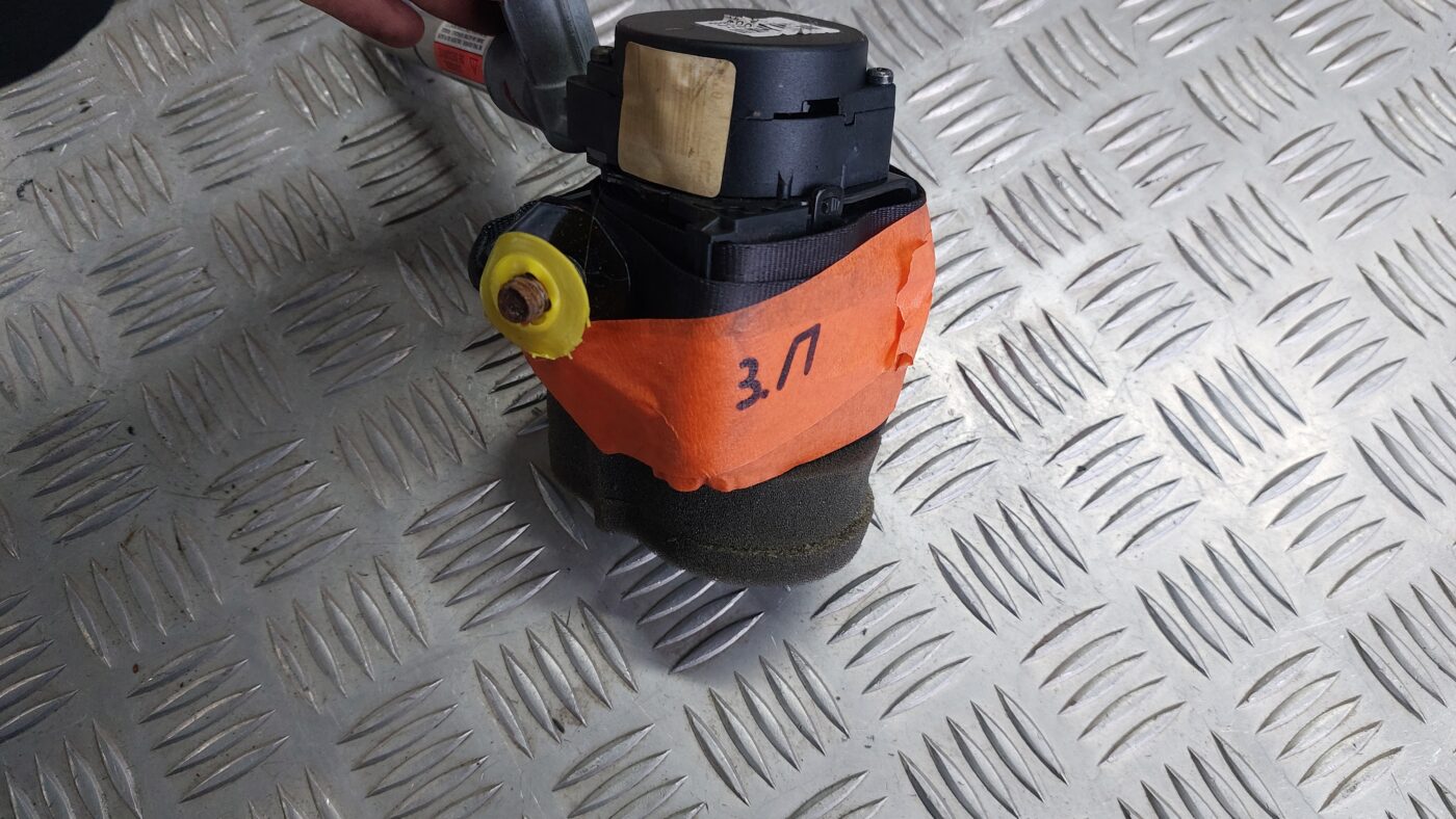 Aizmugurējā labā drošības josta priekš VOLVO S40 2004 Black 2 Aizmugurējā labā drošības josta priekš VOLVO S40 2004 Black