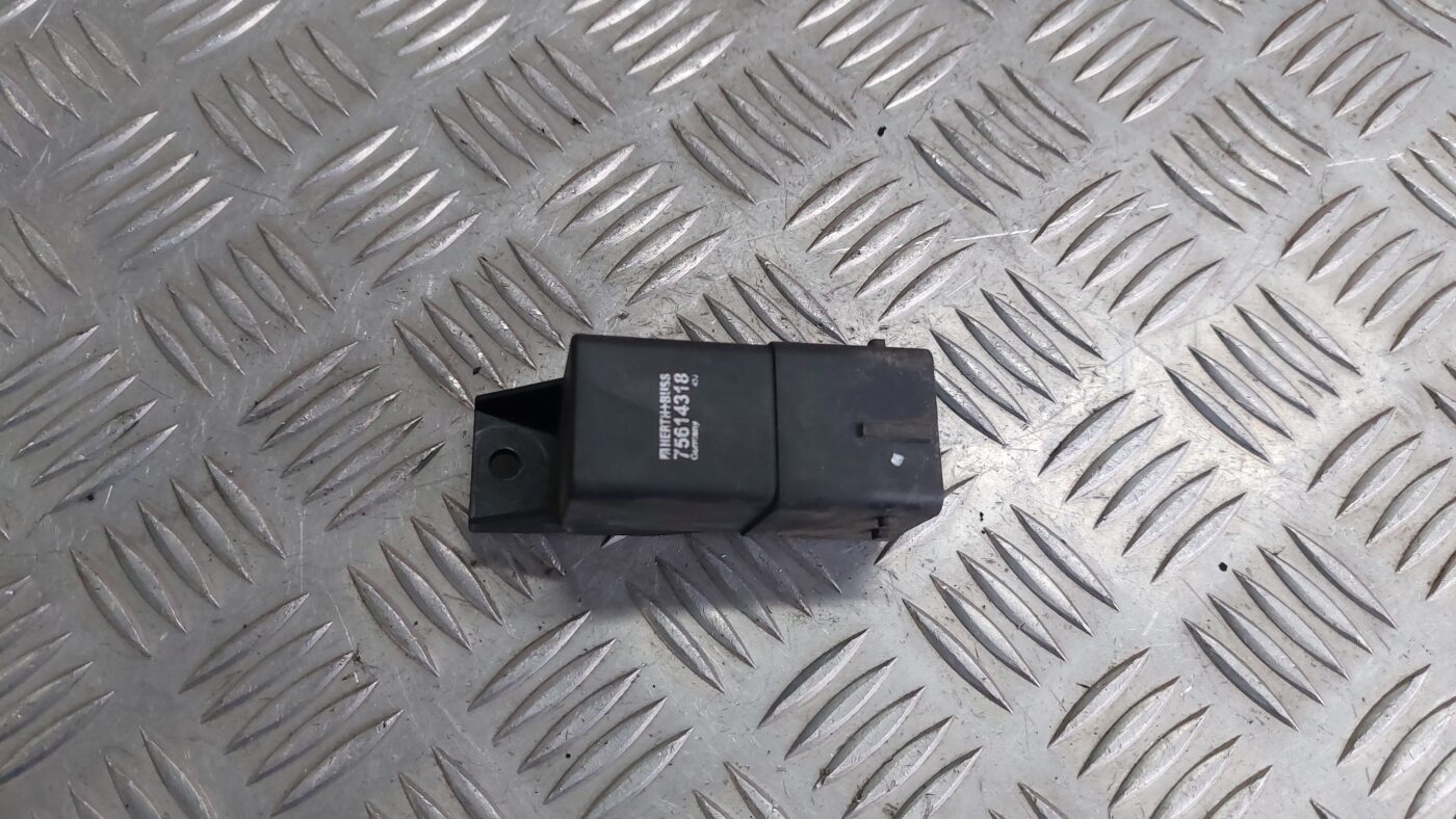 Kvēlsveču releja priekš VOLVO S40 2004 Black 1 Kvēlsveču releja priekš VOLVO S40 2004 Black