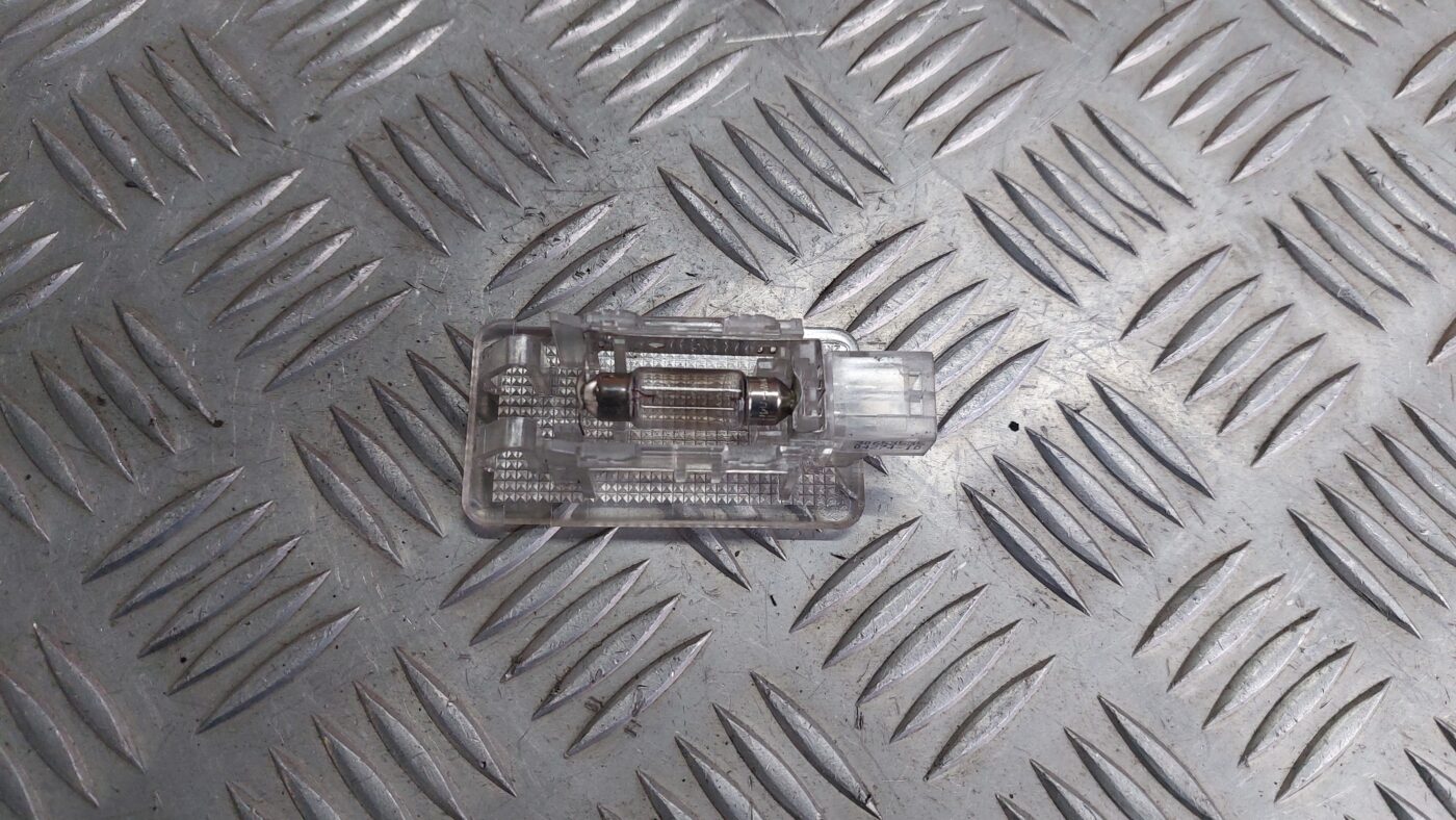 Apgaismojums bagažnieka nodalījuma priekš VOLVO S40 2004 Black 2 Apgaismojums bagažnieka nodalījuma priekš VOLVO S40 2004 Black