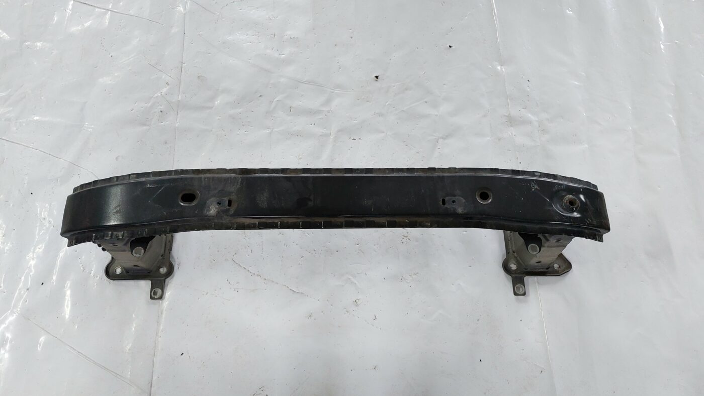 Priekšējā bufera pastiprinātājs priekš VOLVO S40 2004 Black 1 Priekšējā bufera pastiprinātājs priekš VOLVO S40 2004 Black