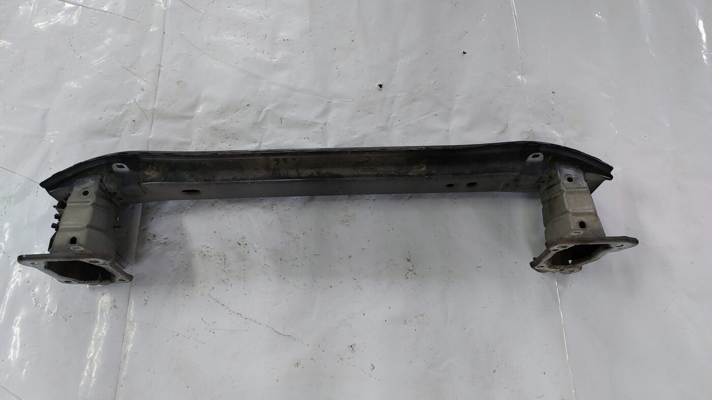 Priekšējā bufera pastiprinātājs priekš VOLVO S40 2004 Black 2 Priekšējā bufera pastiprinātājs priekš VOLVO S40 2004 Black