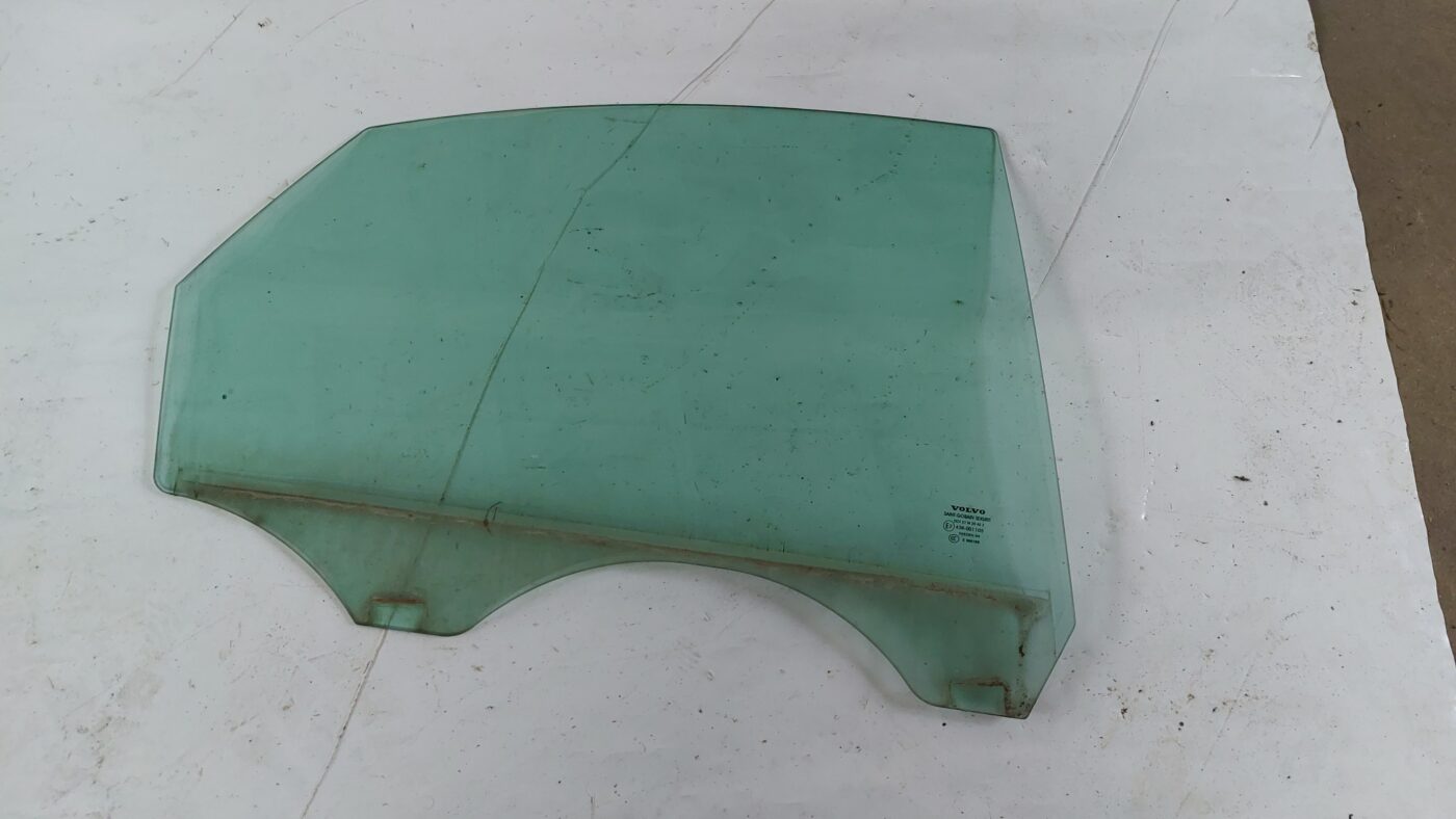 Aizmugurējo labo durvju stikls priekš VOLVO S40 2004 Black 1 Aizmugurējo labo durvju stikls priekš VOLVO S40 2004 Black