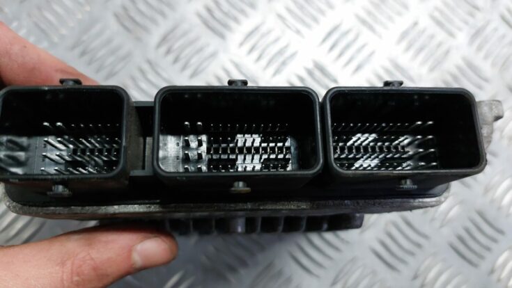 Dzinēja vadības bloks priekš VOLVO S40 2004 Black