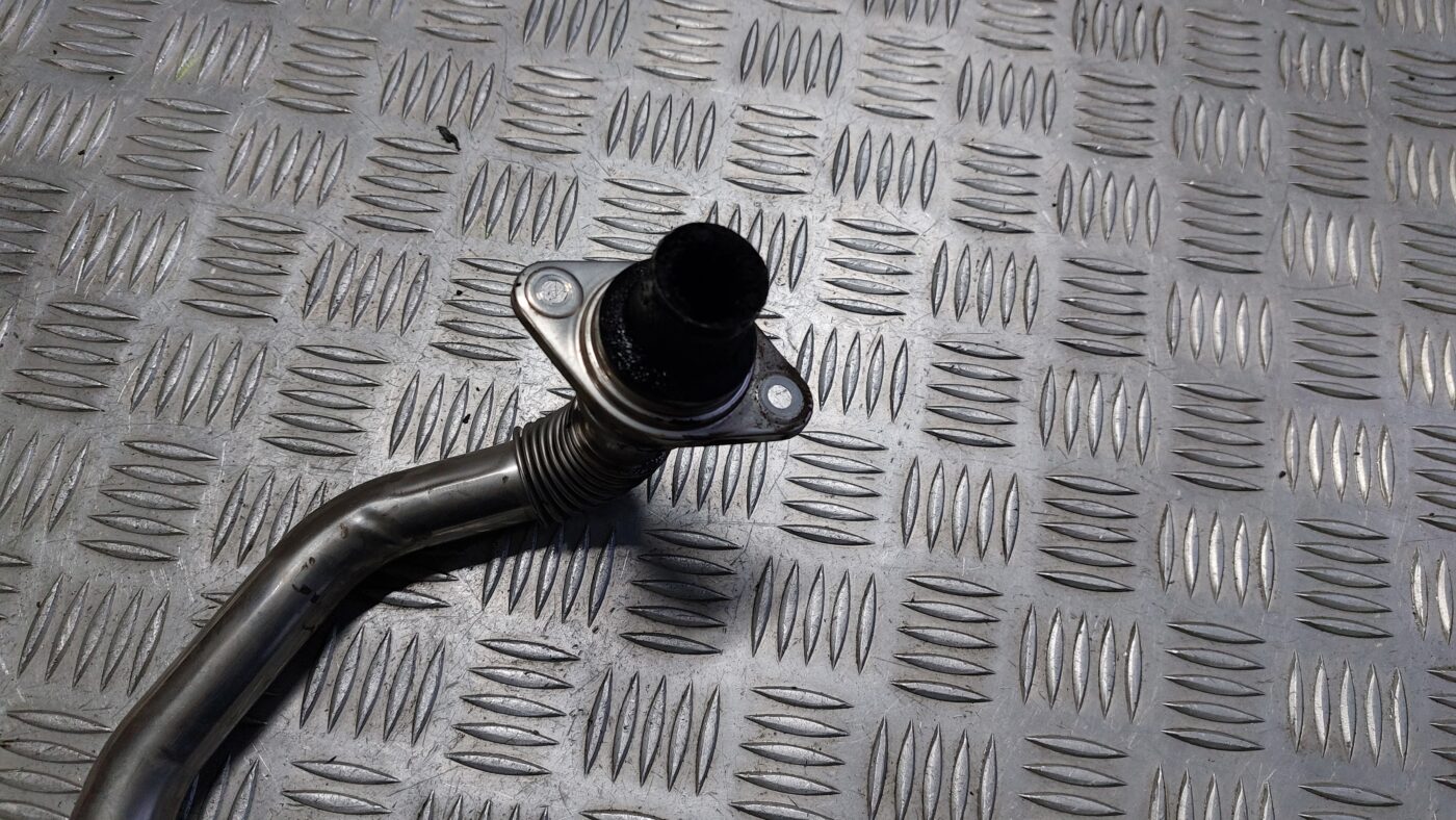 EGR caurule priekš VOLVO S40 2004 Black 2 EGR caurule priekš VOLVO S40 2004 Black