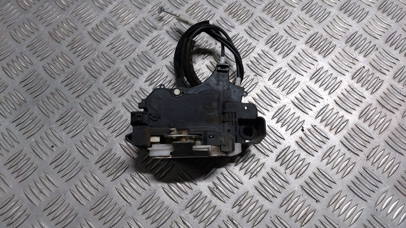 Aizmugurējo kreiso durvju slēdzene priekš MITSUBISHI COLT 2007 2 Aizmugurējo kreiso durvju slēdzene priekš MITSUBISHI COLT 2007