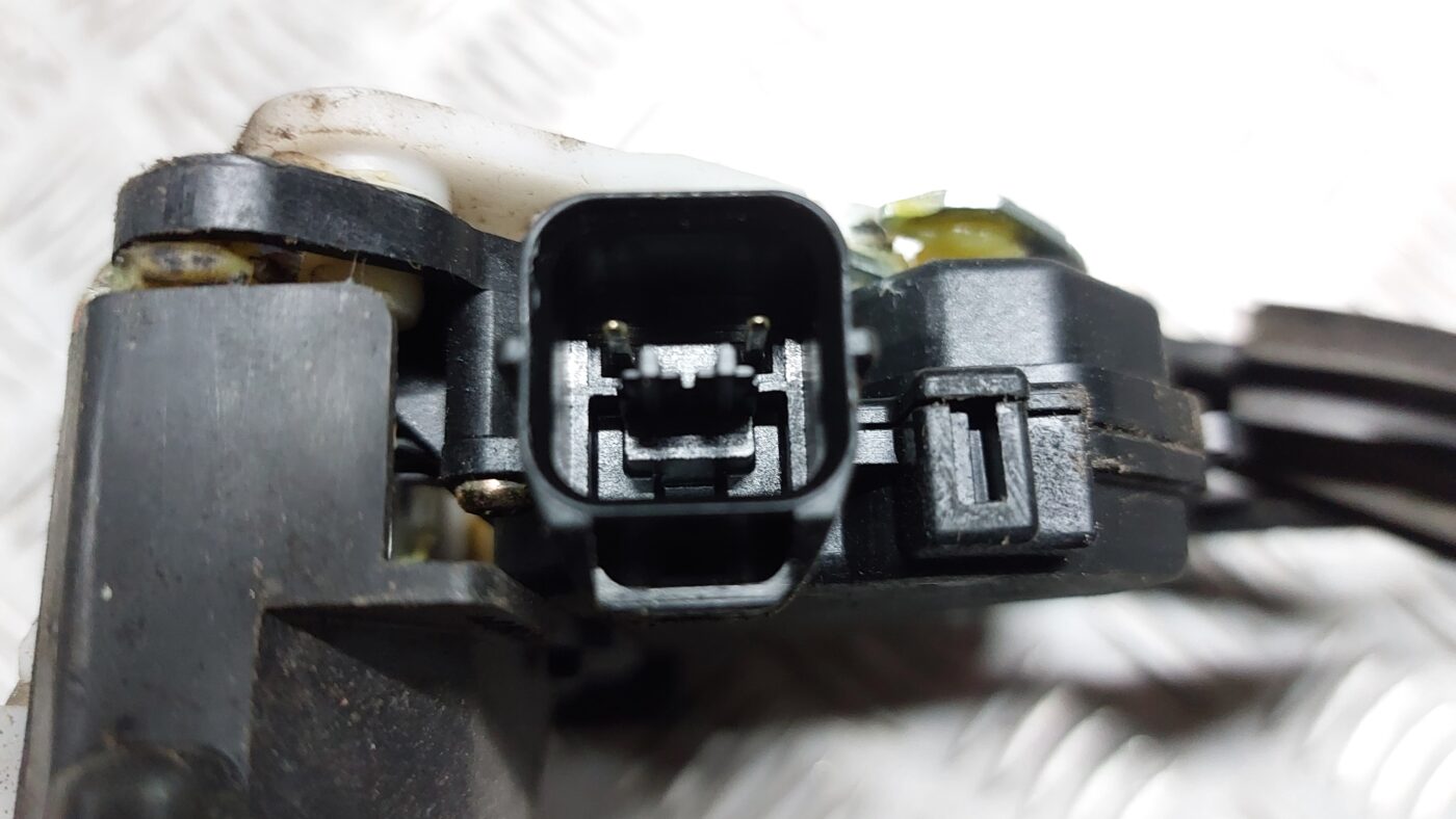 Aizmugurējo kreiso durvju slēdzene priekš MITSUBISHI COLT 2007 3 Aizmugurējo kreiso durvju slēdzene priekš MITSUBISHI COLT 2007