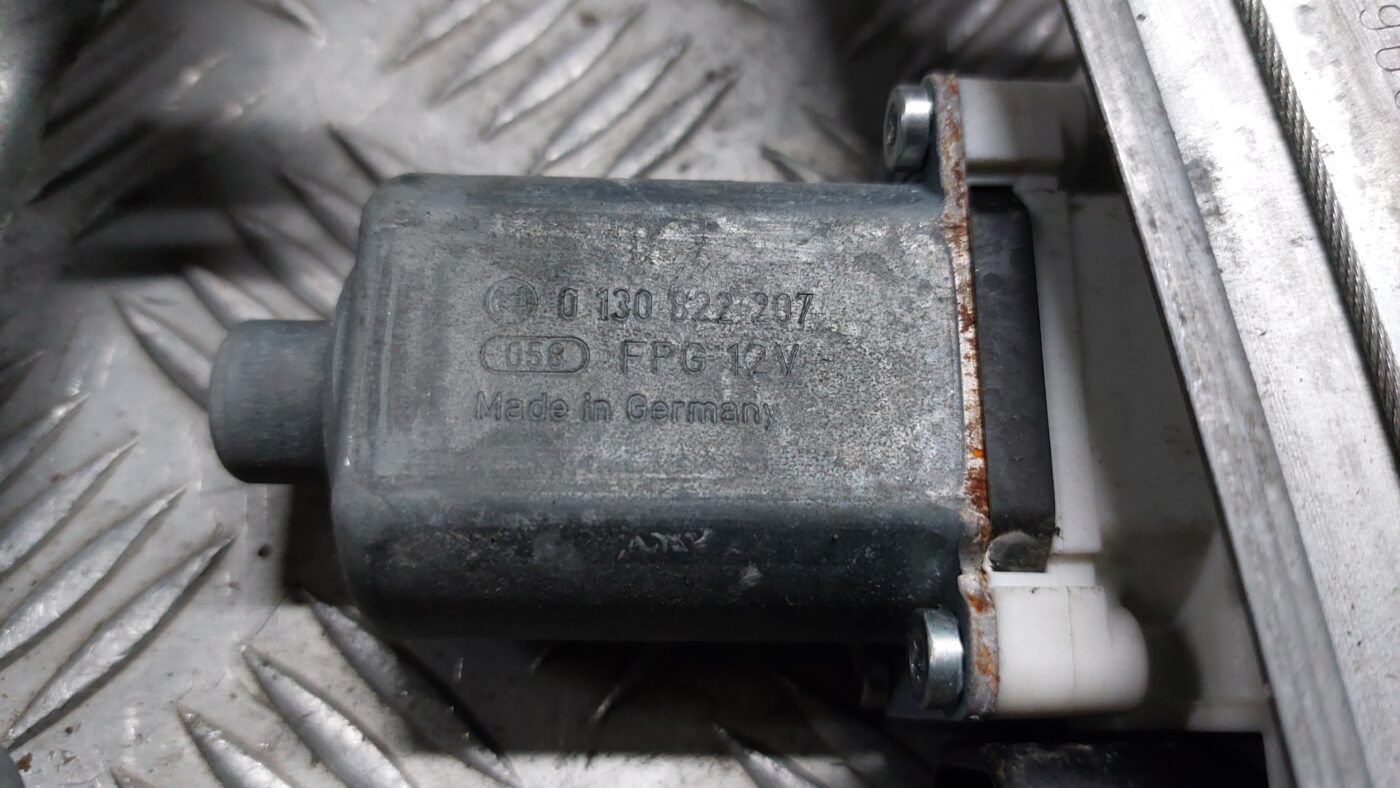 Stikla pacelšanas mehānisms priekšējais labais priekš MITSUBISHI COLT 2007 4 Stikla pacelšanas mehānisms priekšējais labais priekš MITSUBISHI COLT 2007