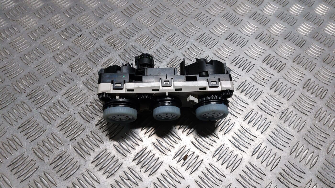 Klimata kontroles bloks priekš MITSUBISHI COLT 2007 1 Klimata kontroles bloks priekš MITSUBISHI COLT 2007