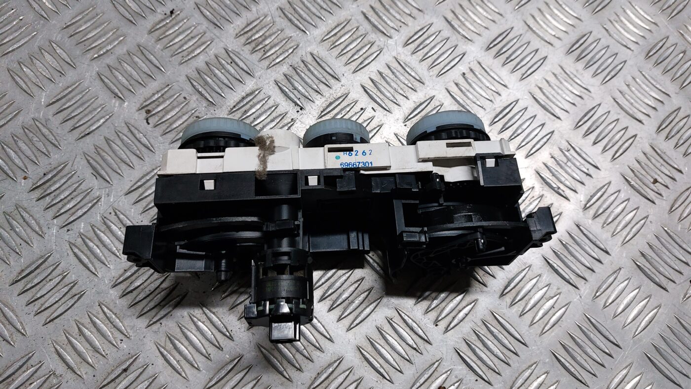 Klimata kontroles bloks priekš MITSUBISHI COLT 2007 3 Klimata kontroles bloks priekš MITSUBISHI COLT 2007