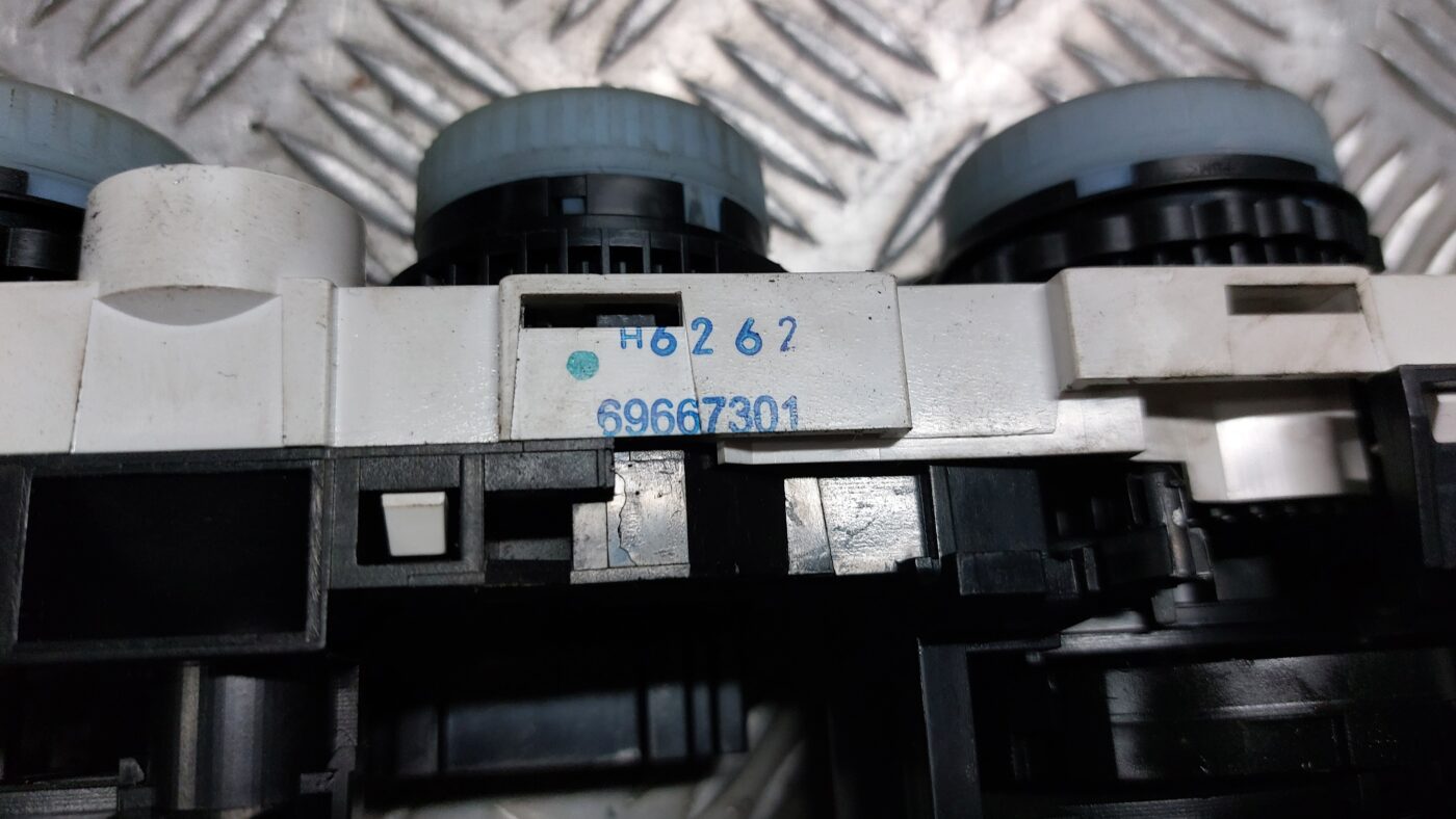 Klimata kontroles bloks priekš MITSUBISHI COLT 2007 6 Klimata kontroles bloks priekš MITSUBISHI COLT 2007