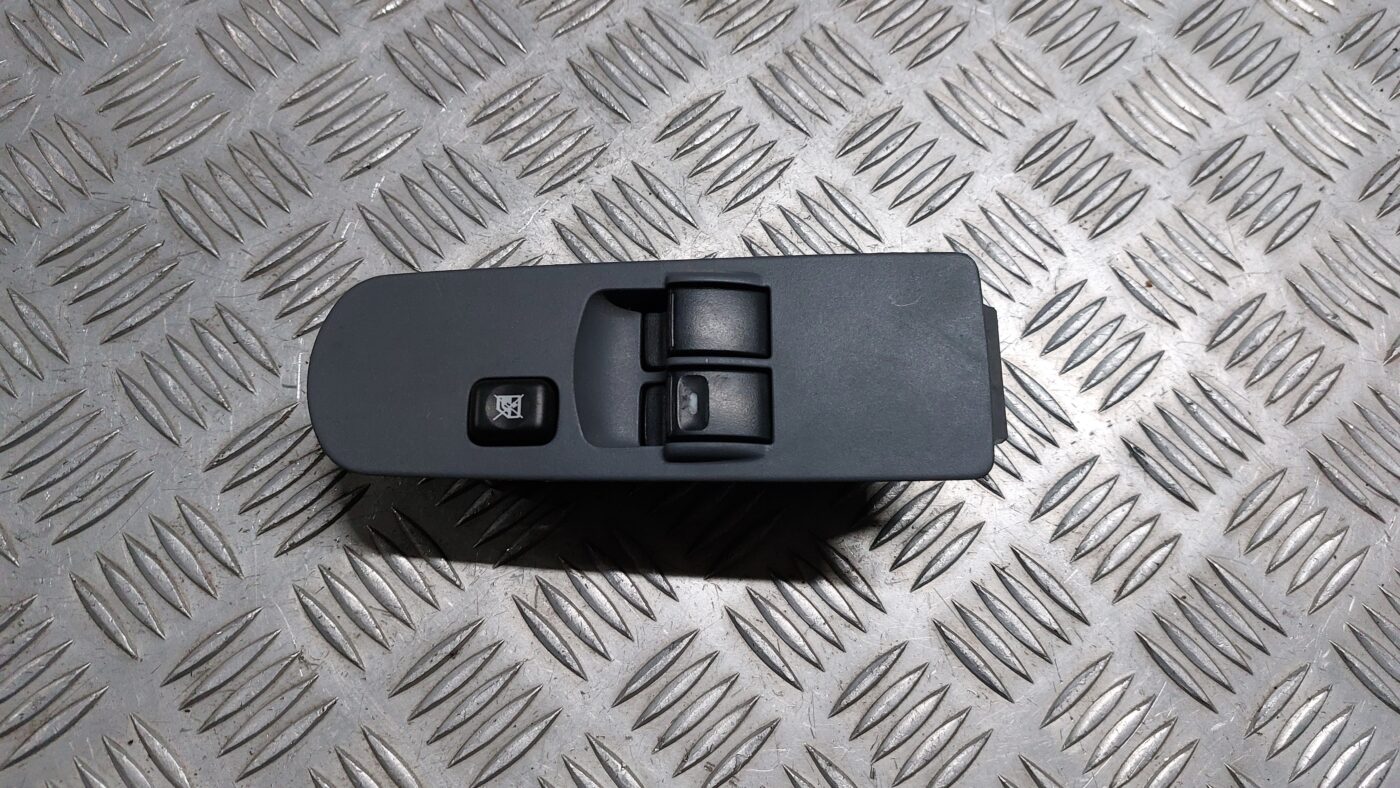 Šofera durvju slēdža pogas priekš MITSUBISHI COLT 2007 1 Šofera durvju slēdža pogas priekš MITSUBISHI COLT 2007