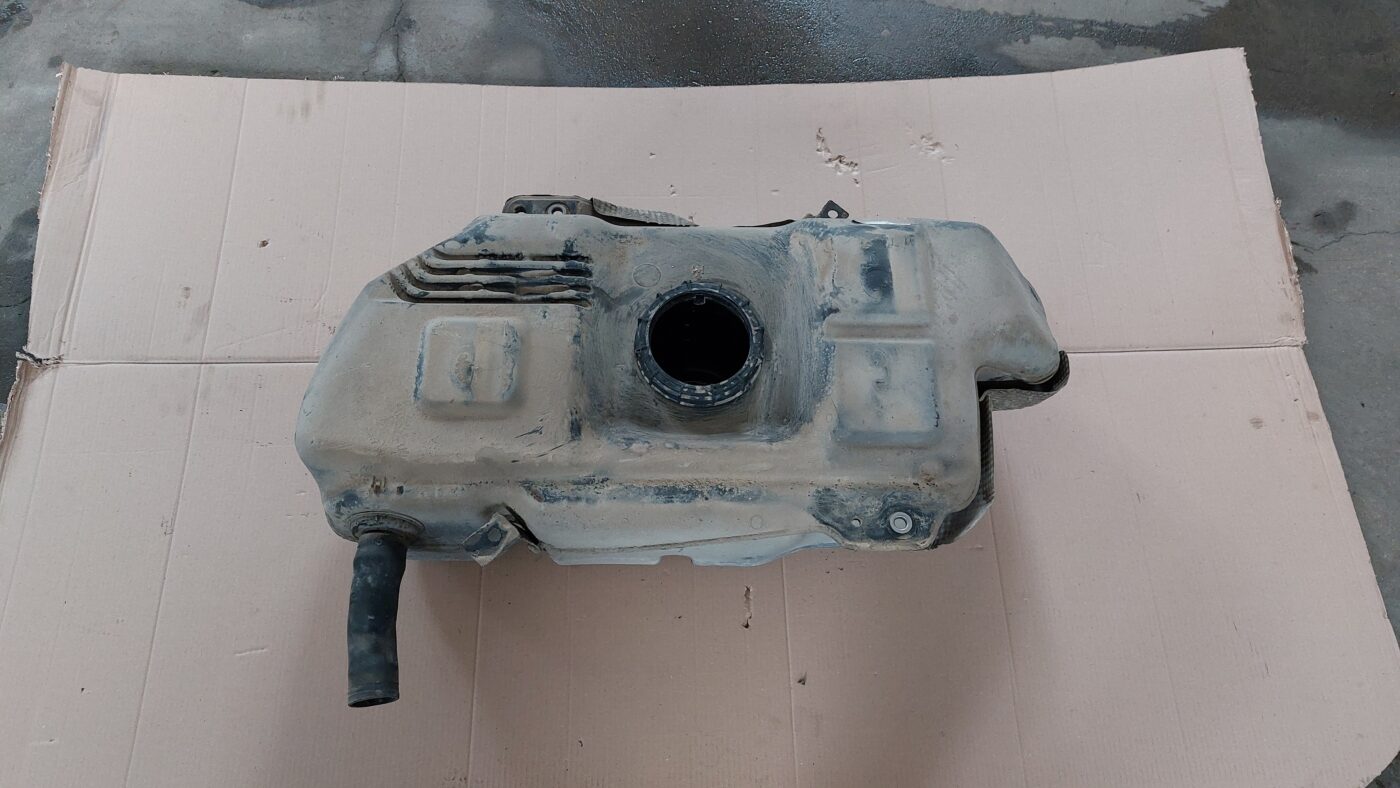 Degvielas tvertne priekš MITSUBISHI COLT 2007 1 Degvielas tvertne priekš MITSUBISHI COLT 2007