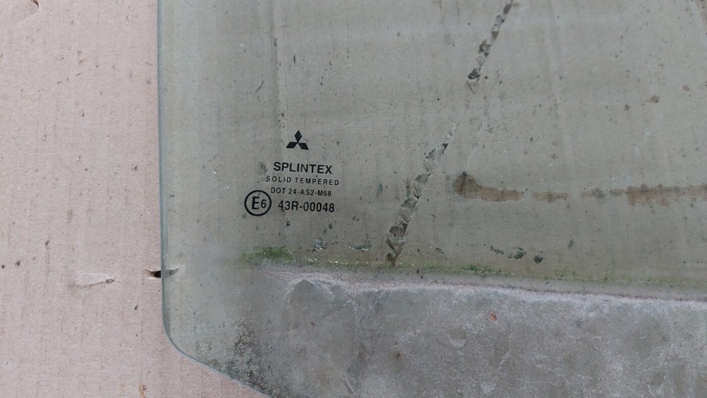 Aizmugurējo labo durvju stikls priekš MITSUBISHI COLT 2007 2 Aizmugurējo labo durvju stikls priekš MITSUBISHI COLT 2007