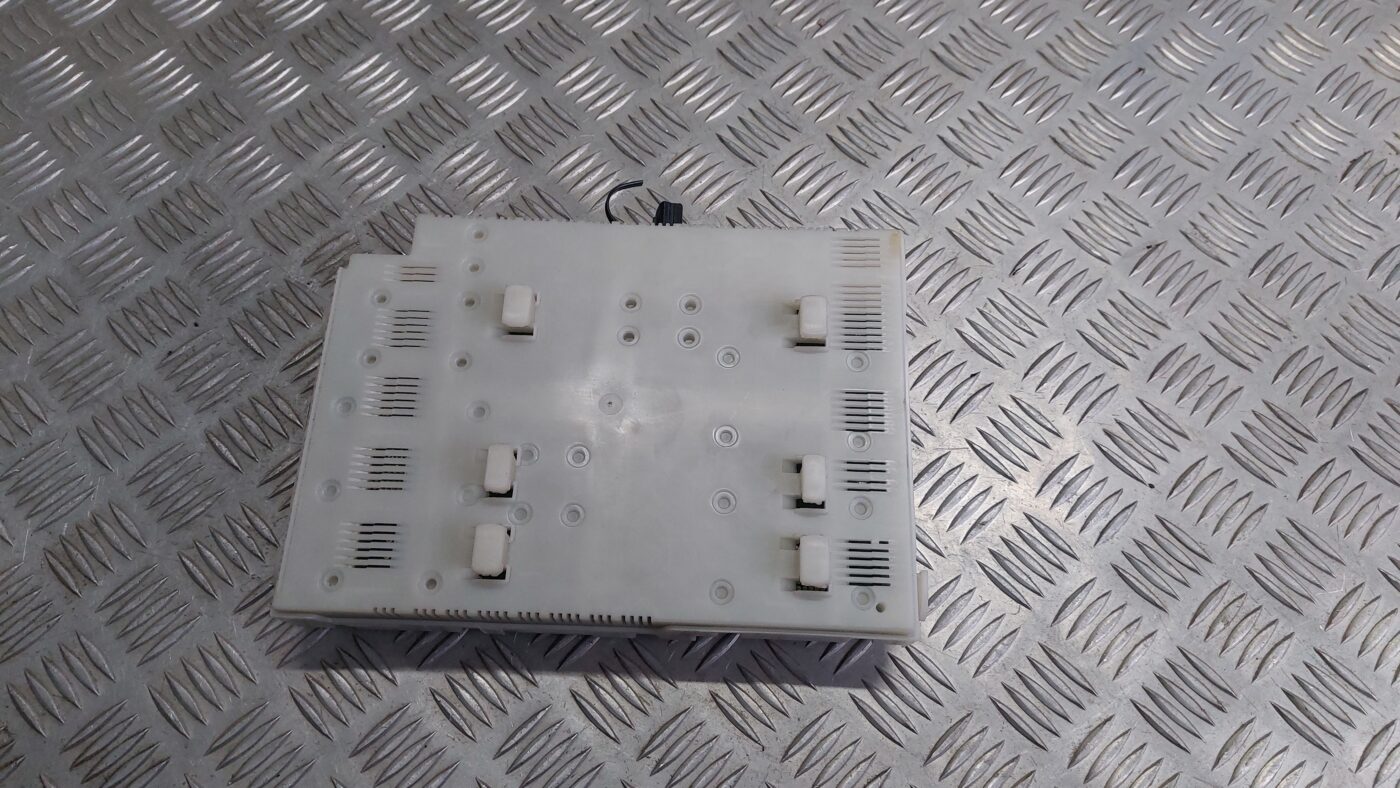 Drošinātāju bloks priekš VOLVO V60 2012 2 Drošinātāju bloks priekš VOLVO V60 2012