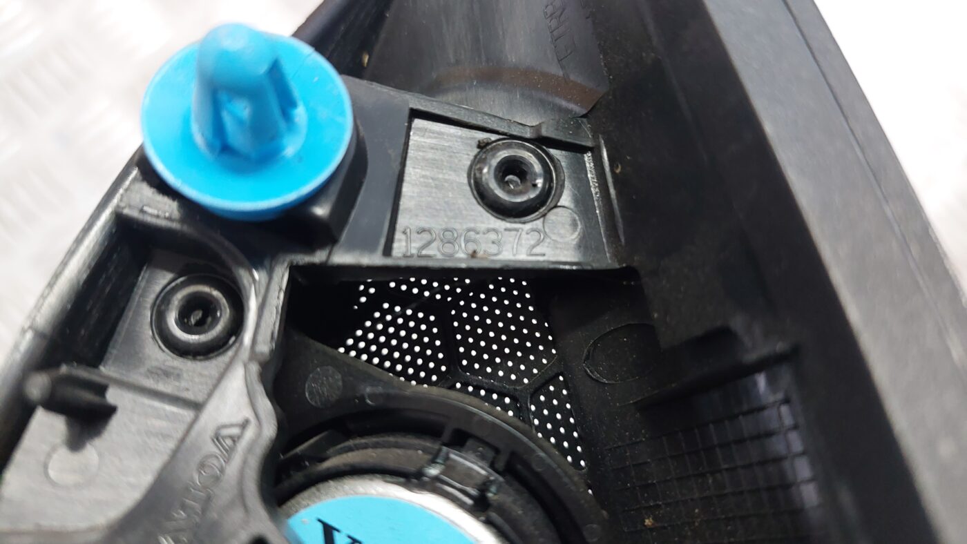 Durvju spoguļa apdares uzlika salonā (ar skaļruni) priekš VOLVO V60 2012 3 Durvju spoguļa apdares uzlika salonā (ar skaļruni) priekš VOLVO V60 2012