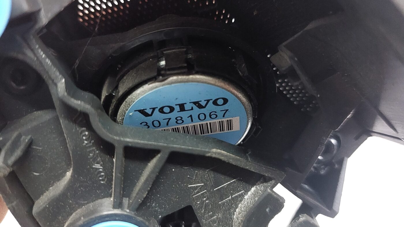 Durvju spoguļa apdares uzlika salonā (ar skaļruni) priekš VOLVO V60 2012 4 Durvju spoguļa apdares uzlika salonā (ar skaļruni) priekš VOLVO V60 2012