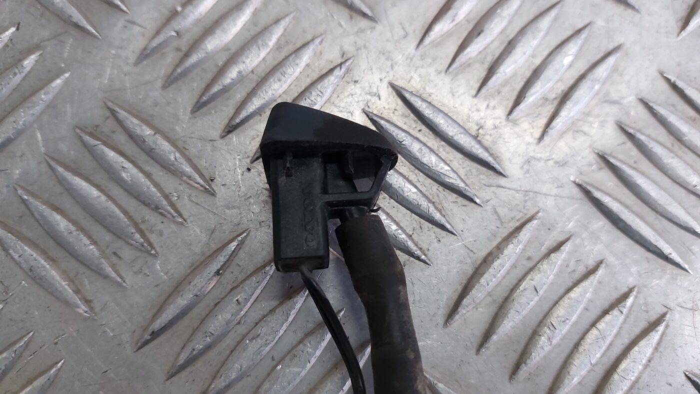 Vējstikla mazgāšanas šķidruma sprausla priekš VOLVO V60 2012 3 Vējstikla mazgāšanas šķidruma sprausla priekš VOLVO V60 2012